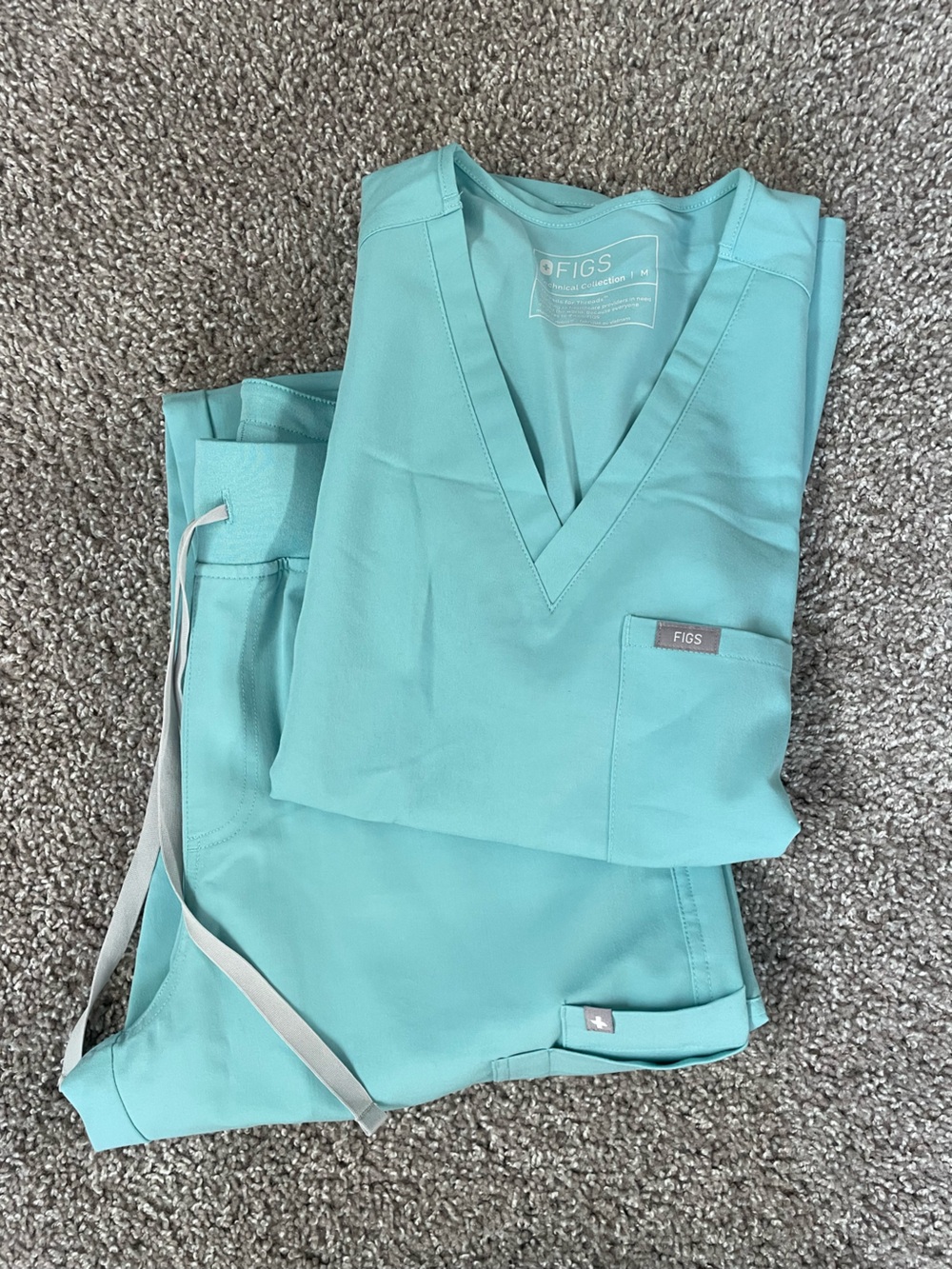 Preowned Women’s Figs Scrub Set in Sea Glass